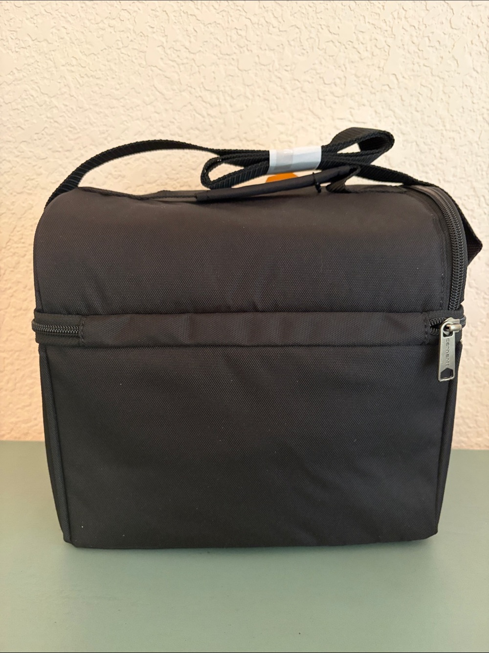 Carhartt Black Insulated Lunch Cooler Bag with Shoulder Strap - Picture 4 of 8